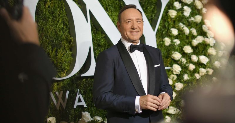 The Bodies Of Kevin Spacey Accusers Are Piling Up While The Actor Goes Full Frank Underwood